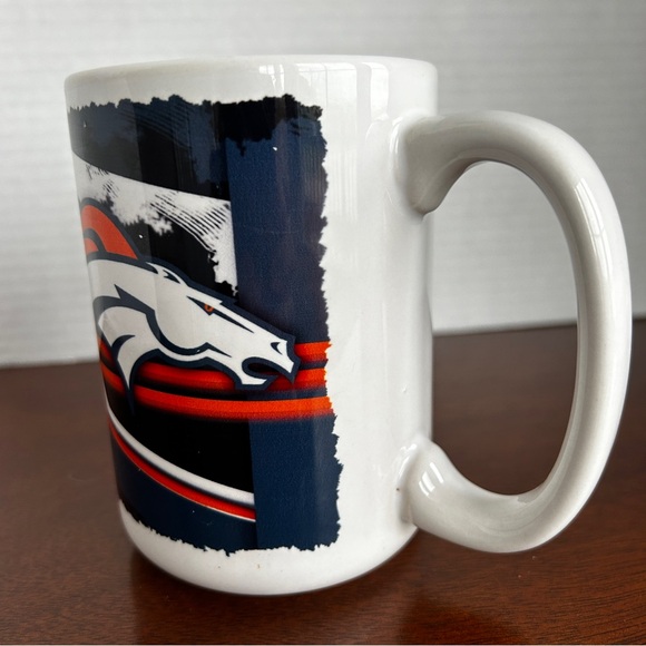 Denver Broncos NFL Licensed Coffee Tea Mug - Picture 3 of 7